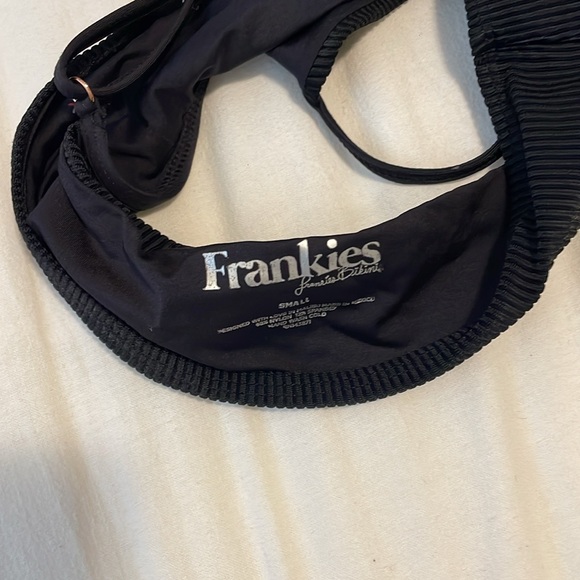 Frankie’s Bikini top - Picture 4 of 4